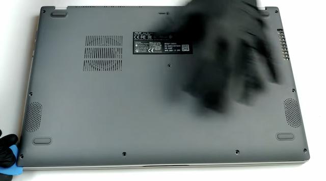 Opening the Asus VivoBook F515 F515EA-AH34