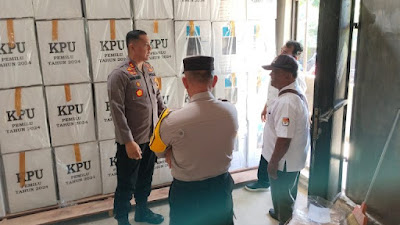 Kapolres Tapteng, Cek Pengamanan Logistik Pemilu di Gudang KPU