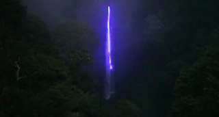 Lampu air terjun pelangi atau Curug cimahi