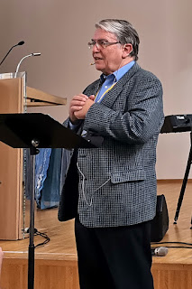 Bischof im Ruhestand Heinrich Bolleter bei einem Vortrag 2019 in Solothurn