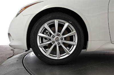 infiniti 2012 g convertible tyre