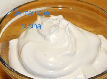 un marito in cucina.