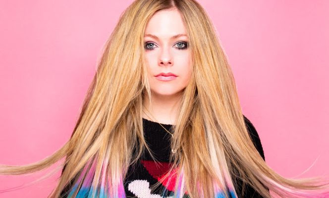 Avril Lavigne pregunta la opinión a sus fans después de lanzar la canción 'Flames'
