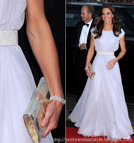 Кейт с дълга рокля на Alexander McQueen и аксесоари на Jimmy Choo