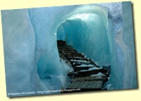 Eisgrotte_im_Rhonegletscher