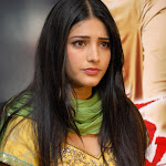 Shruti Hassan Looks Beautiful In a Traditional Dress