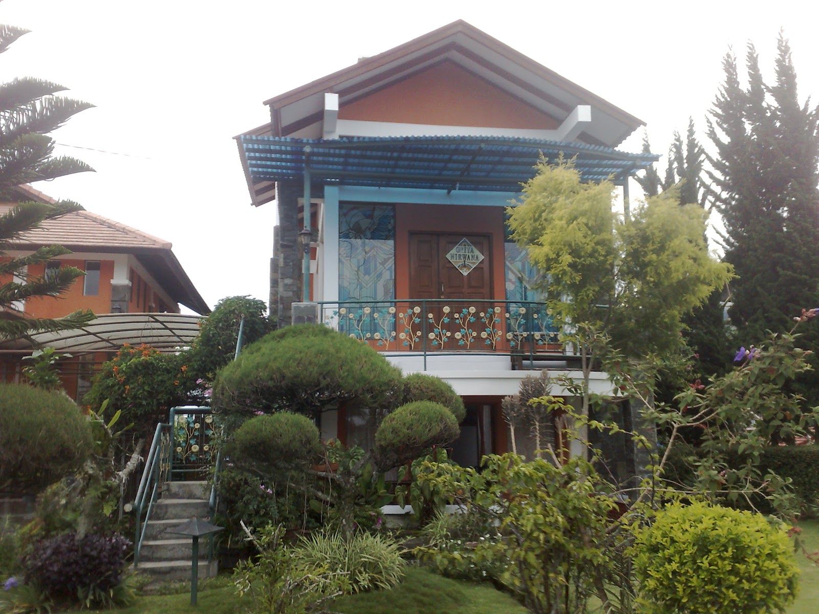   spesifikasi villa istana bunga 4 kamar nirwana lembang bandung
4 kamar 