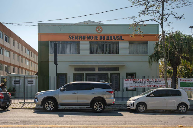 Fachada do prédio da Seicho-No-Ie na Av. Pref. Erasto Gaertner