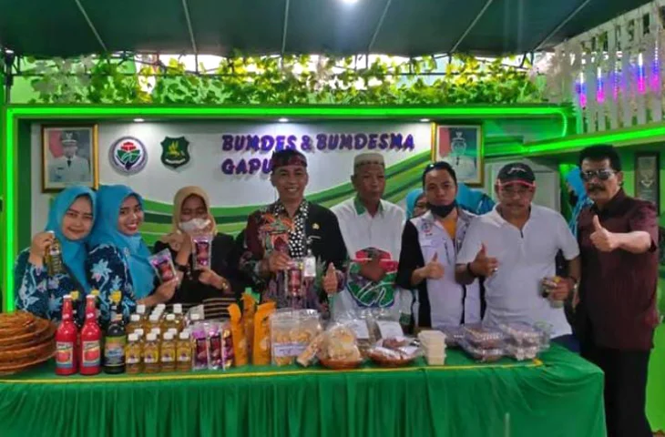 BUMDesma Gapura Pasarkan Produk UMKM di Festival Paralayang Puncak Lanjari Sumenep