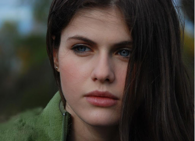 Alexandra Daddario Wallpapers Free Download