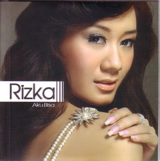 rizka-aku-bisa-cover-flanella