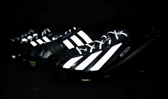 botas de fútbol reflectantes de Adidas