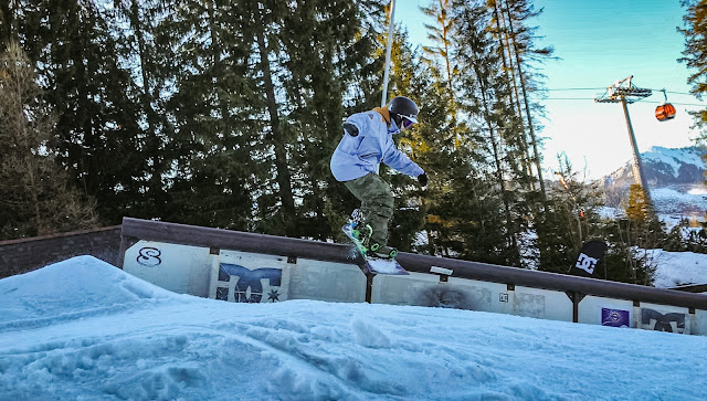 Backside boardslide w Snowparku Jasna na Chopoku