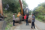 Polisi Pijay Bersama Stakeholder Bersihkan Sampah Pasca Banjir