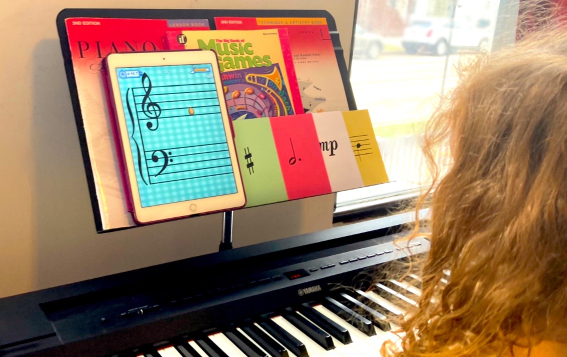 8 Curriculum Must-Haves for Beginner Piano Lessons