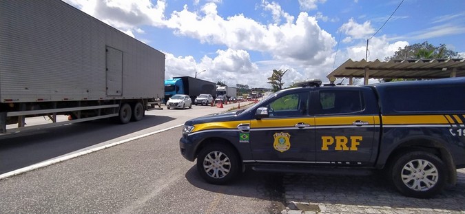 PRF flagra 121 caminhoneiros descumprindo Lei do Descanso em Pernambuco