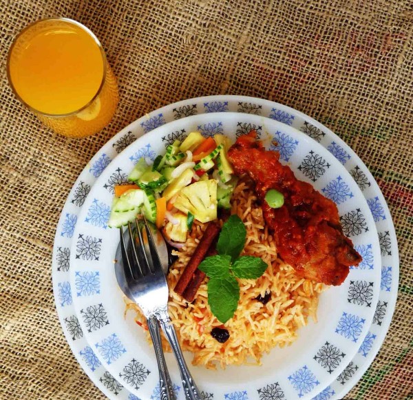 Resep Nasi Tomat Khas Arab dan Ayam Bumbu Merah, Praktis 