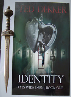 Portada del libro Identity, de Ted Dekker