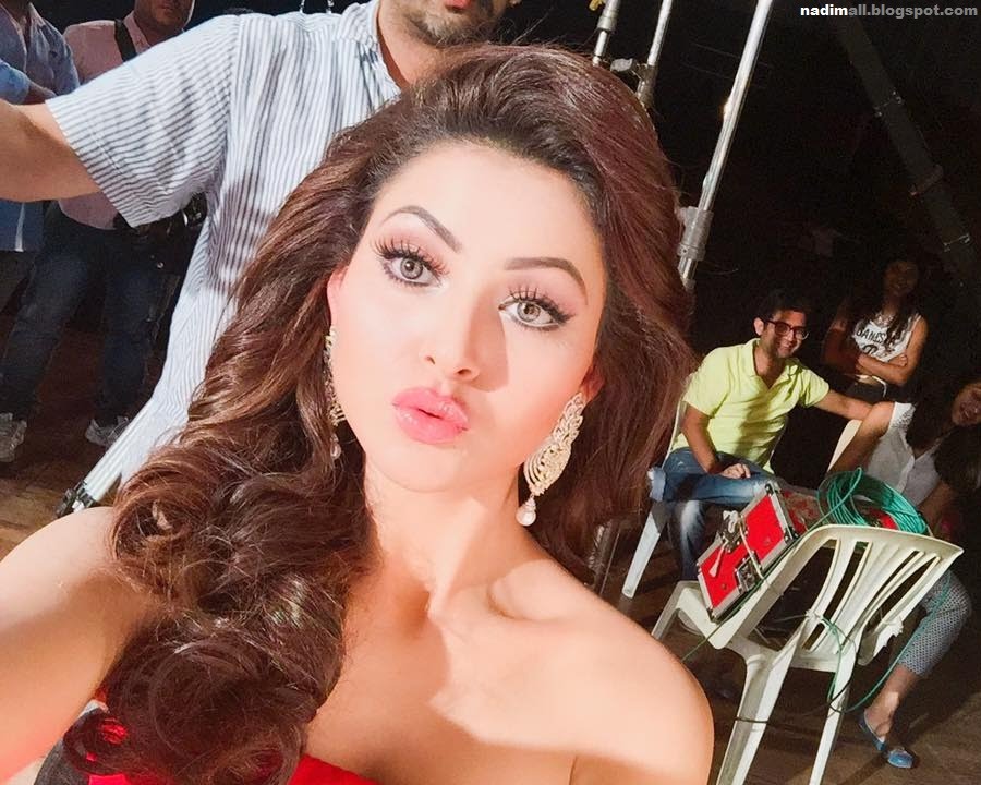 Urvashi Rautela Hot 2016