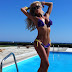 Η Ζέτα Θεοδωροπούλου με bikini σε πισίνα στην Τήνο