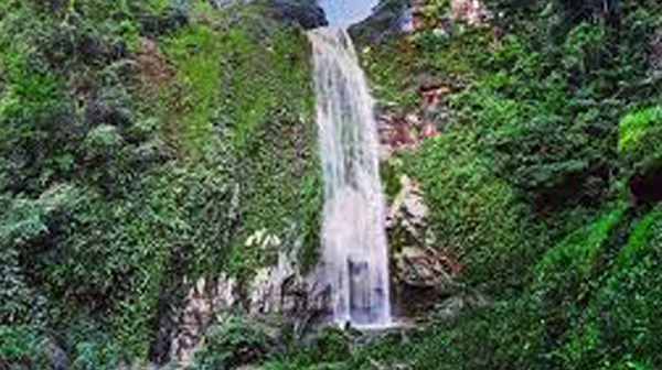 Air Terjun Laiwi di Kabupaten Sumba Timur, Provinsi Nusa Tenggara Timur