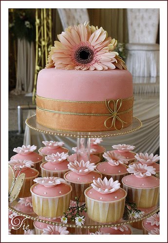 Peach Gold Wedding Cupcake