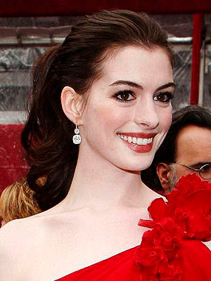 anne hathaway medium hair