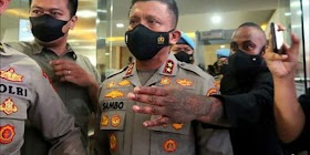 Tangannya Penuh Tatto, Ajudan Ferdy Sambo jadi Sorotan