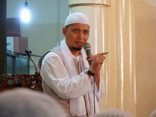 DOWNLOAD MP3 KUMPULAN TAUSIAH DAN CERAMAH: "KH. MUHAMMAD 