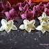 Πασχαλινές λαμπάδες με λουλούδια... πώς τις φτιάχνουμε...