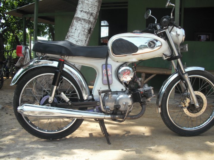 sepeda motor  antik  surabaya