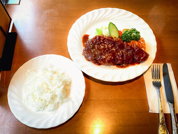 江戸川区小岩の老舗洋食レストラン『三味』日替わり定食のロースカツ