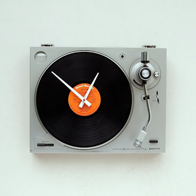 Unusual And Creative Clocks Seen On www.coolpicturegallery.us
