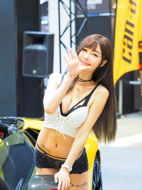 Choi Seul Ki at  Seoul Auto Salon 2016