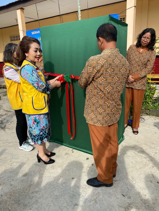Latih Siswa Peduli Sampah, Lions Club Distrik 307-A2 Serahkan SDB ke Sekolah Mulia Pratama
