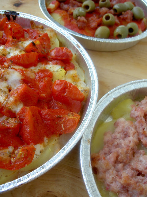 pizza di patate pomodoro salsiccia stracchino