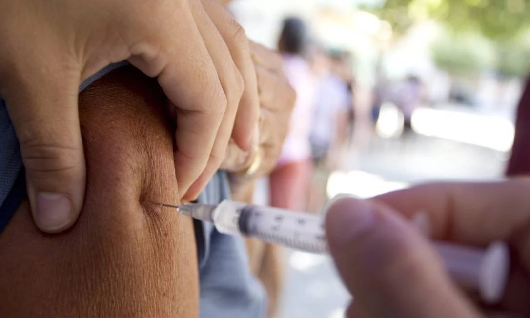 Metade de todas as mortes por "variantes" COVID ocorrem em pessoas que já foram vacinadas