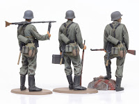Tamiya 1/48 WWII WEHRMACHT INFANTRY SET (32602) English Color Guide & Paint Conversion Chart　