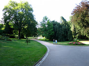 Then we headed into the Parc de la Pepiniere, (img )