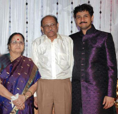 Rajesh Krishnan with father and mother 