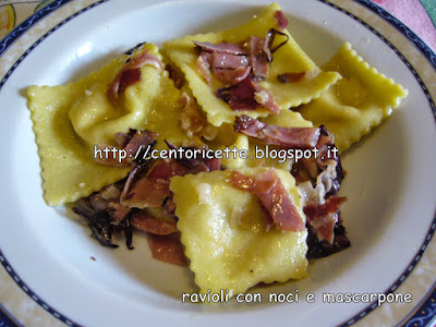 Ravioli noci e mascarpone con speck e radicchio