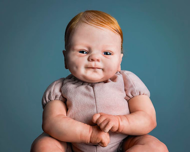 O fascinante mundo dos bonecos de bebês hiper realistas