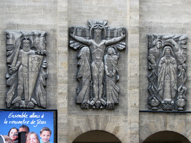 Bas-relefs by Georges Muget, Saint Ferdinand des Ternes, Rue d'Armaillé, Quartier des Ternes, 17th arrondissement, Paris
