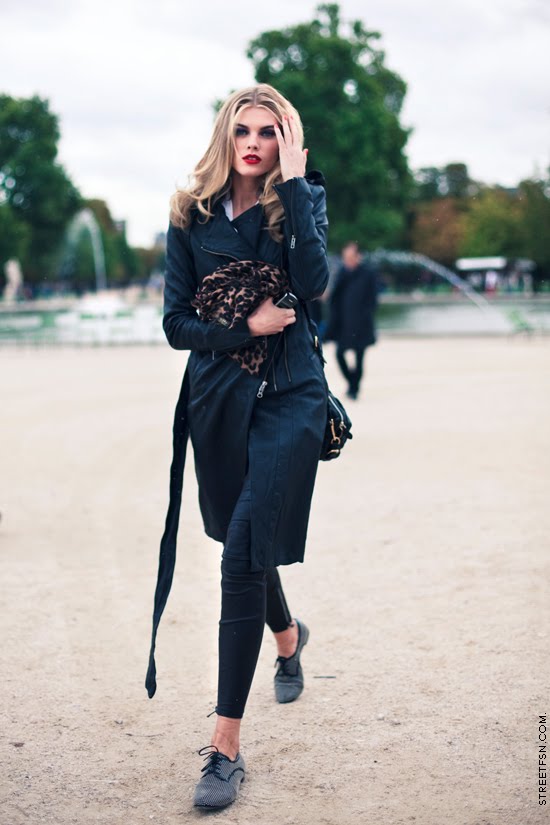 red point _ Tuileries. Paris