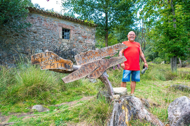 Imagen delante del Muíño do Galego