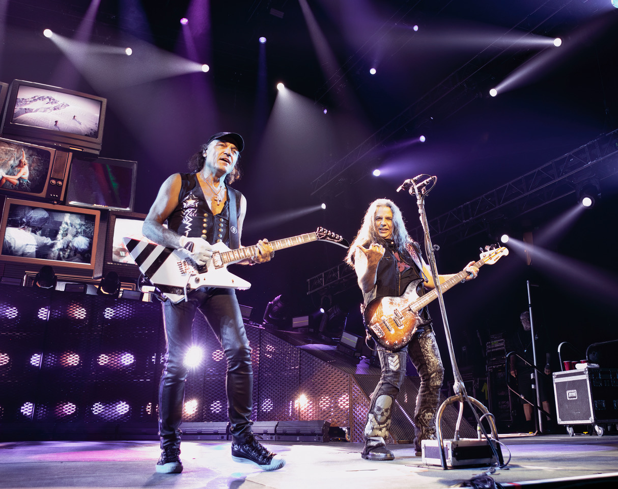 Matthias Jabs & Pawel Maciwoda of Scorpions at the Oakland Arena (Photo: Sean Reiter)