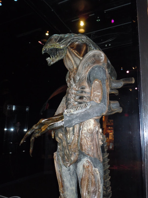 Xenomorph suit Aliens