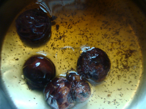 How to clean jewelry Soap nuts soaked in water+cleaning jewelry