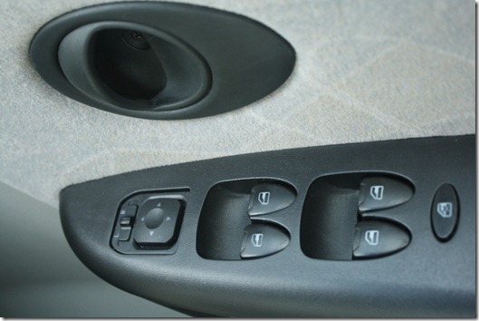 chery qq controls on drivers arm rest