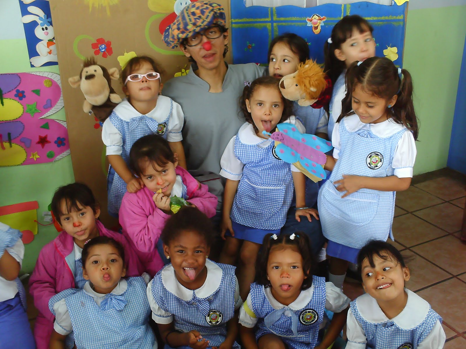 CREATIVIDAD Y  EXPRESIÓN: ENTRE EL NIÑO Y EL EDUCADOR
